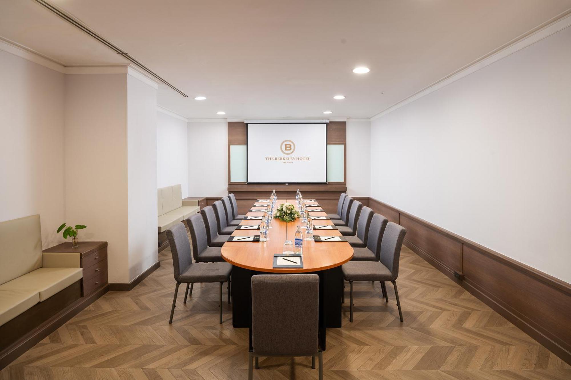 โรงแรม เดอะ เบิร์คลีย์ โฮเทล ประตูน้ำ